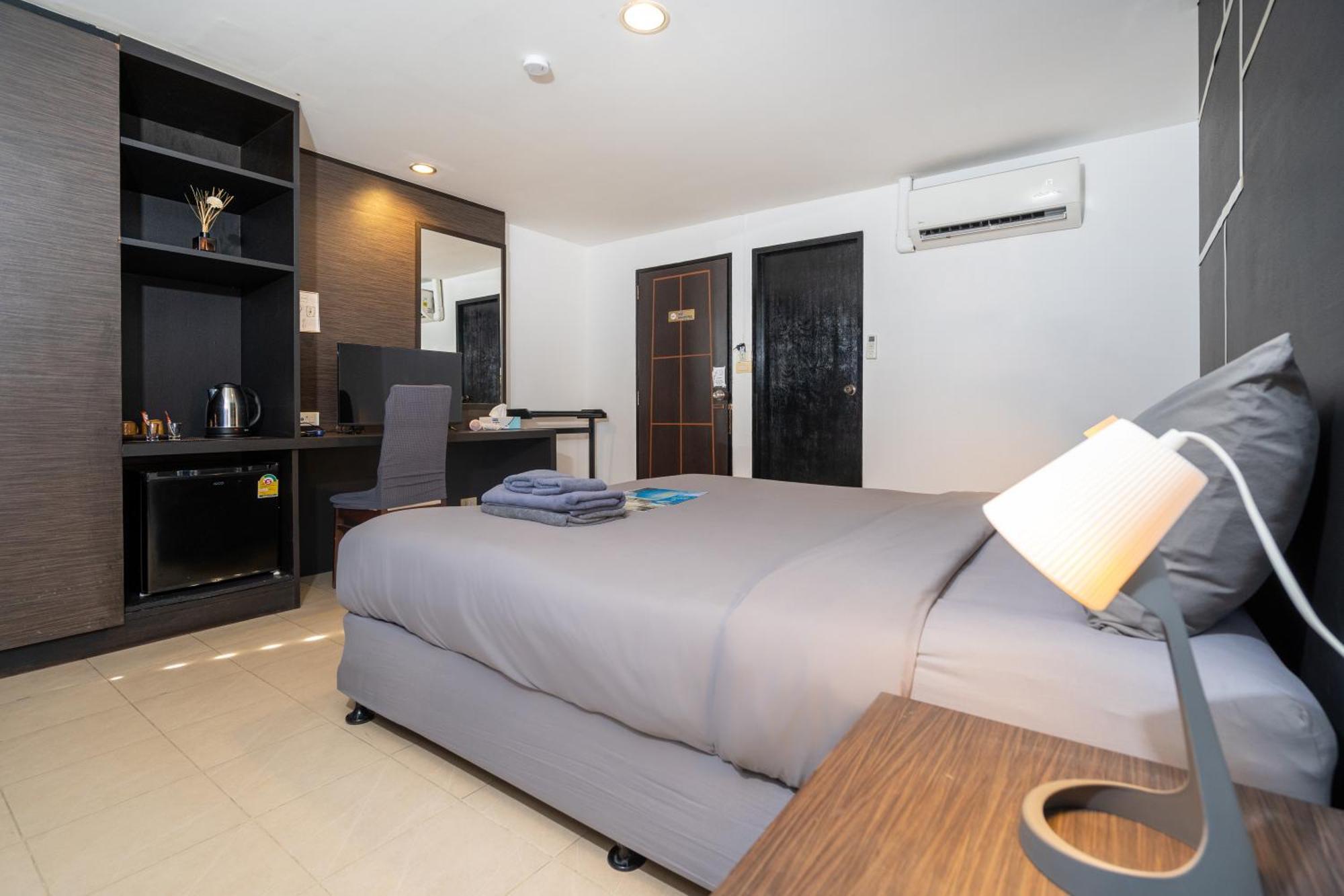 Black Pantera Hostel Patong