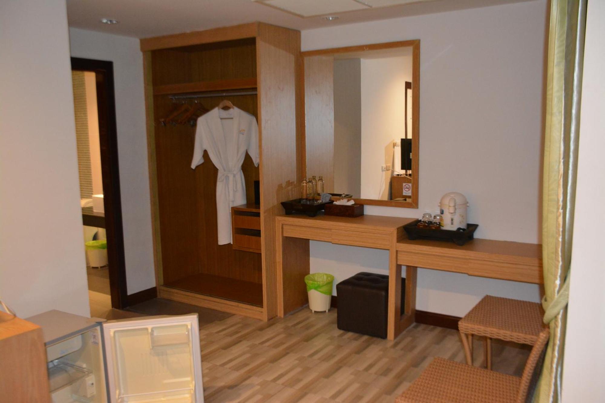 Zephyr Grand Hotel 3*