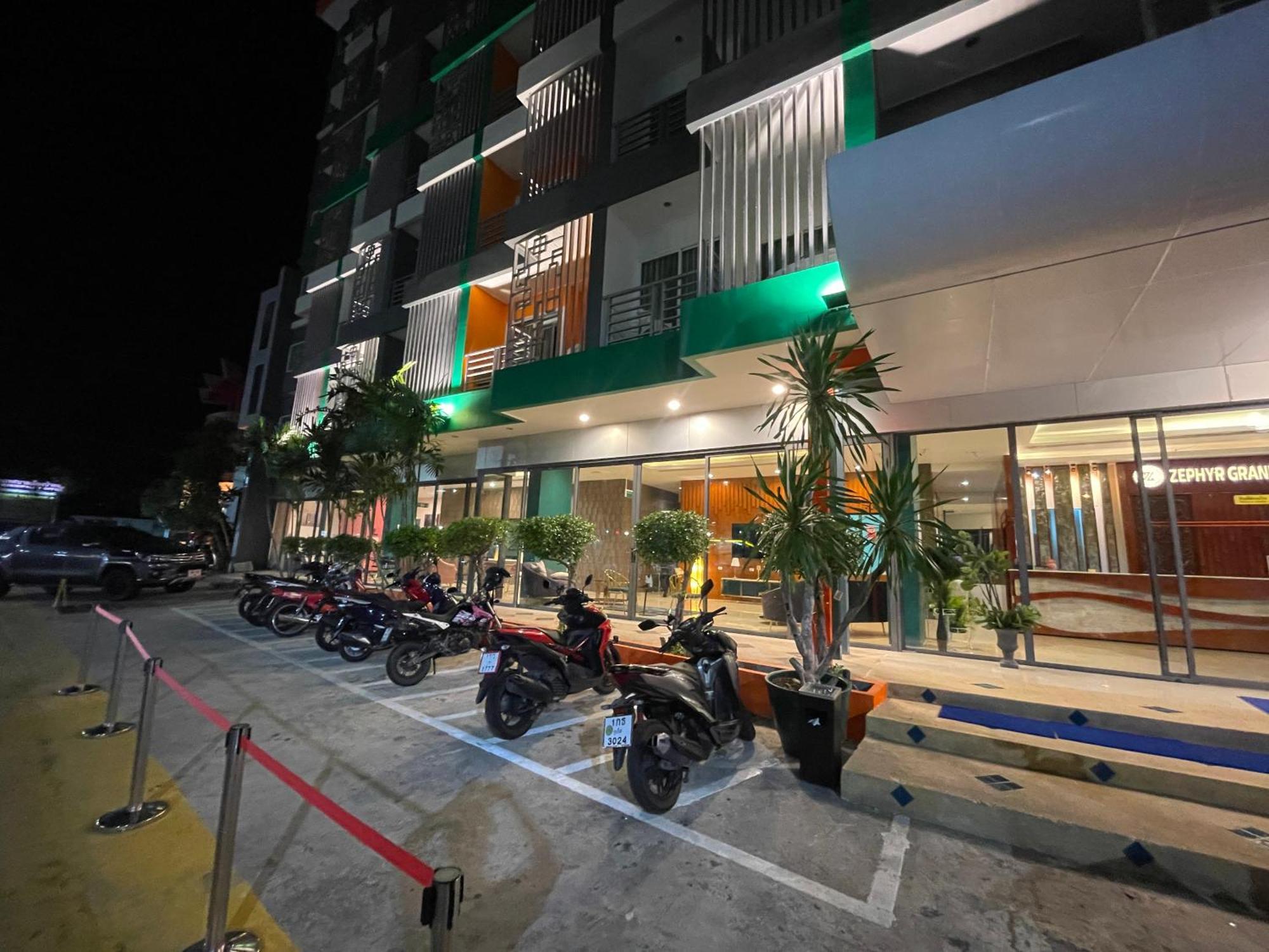 Zephyr Grand 3* Patong