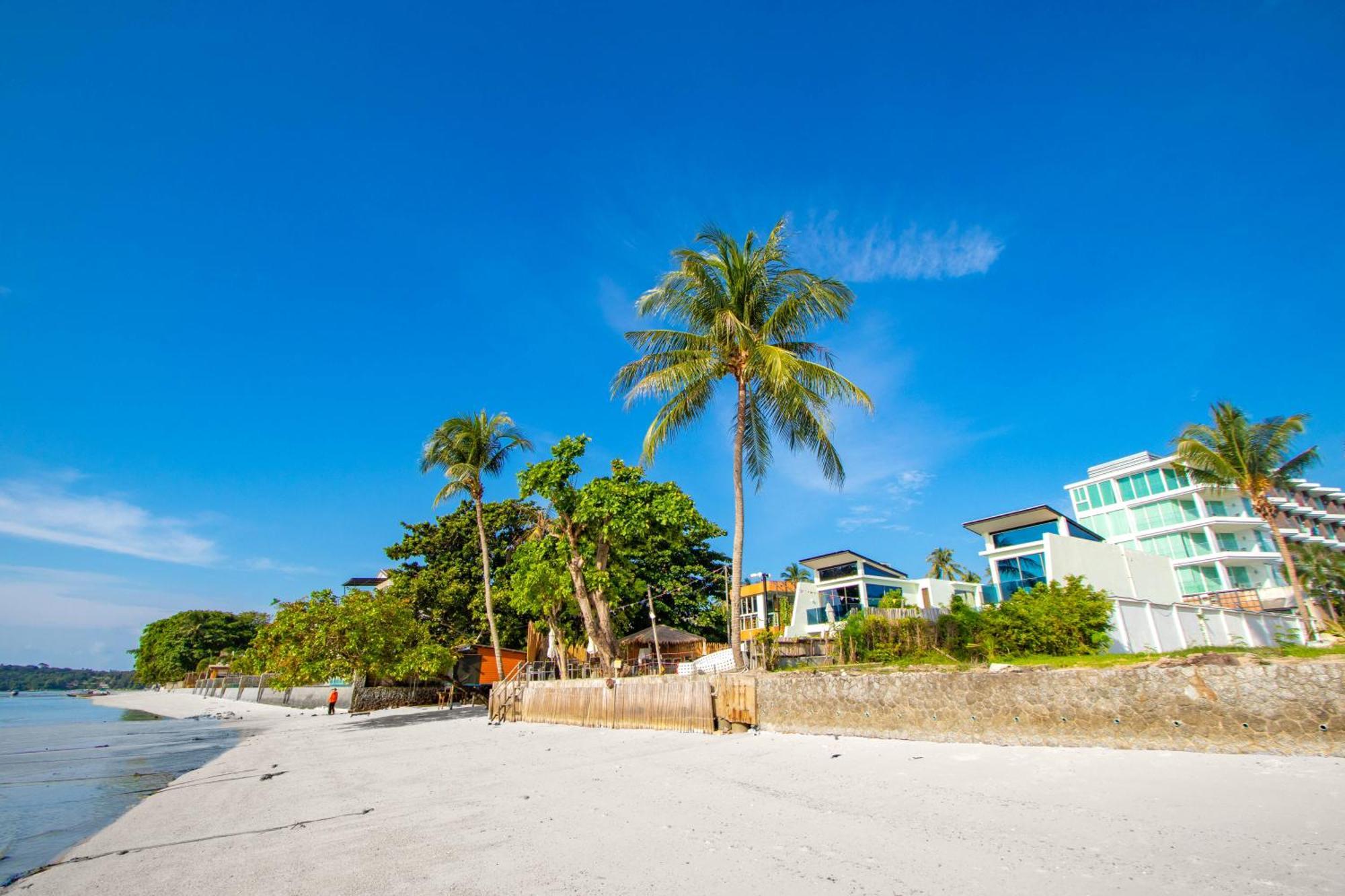 Villa 【beach Front】海景沙滩别墅，私人泳池，免费早餐，女佣每日清洁，生活方便交通便利 B *