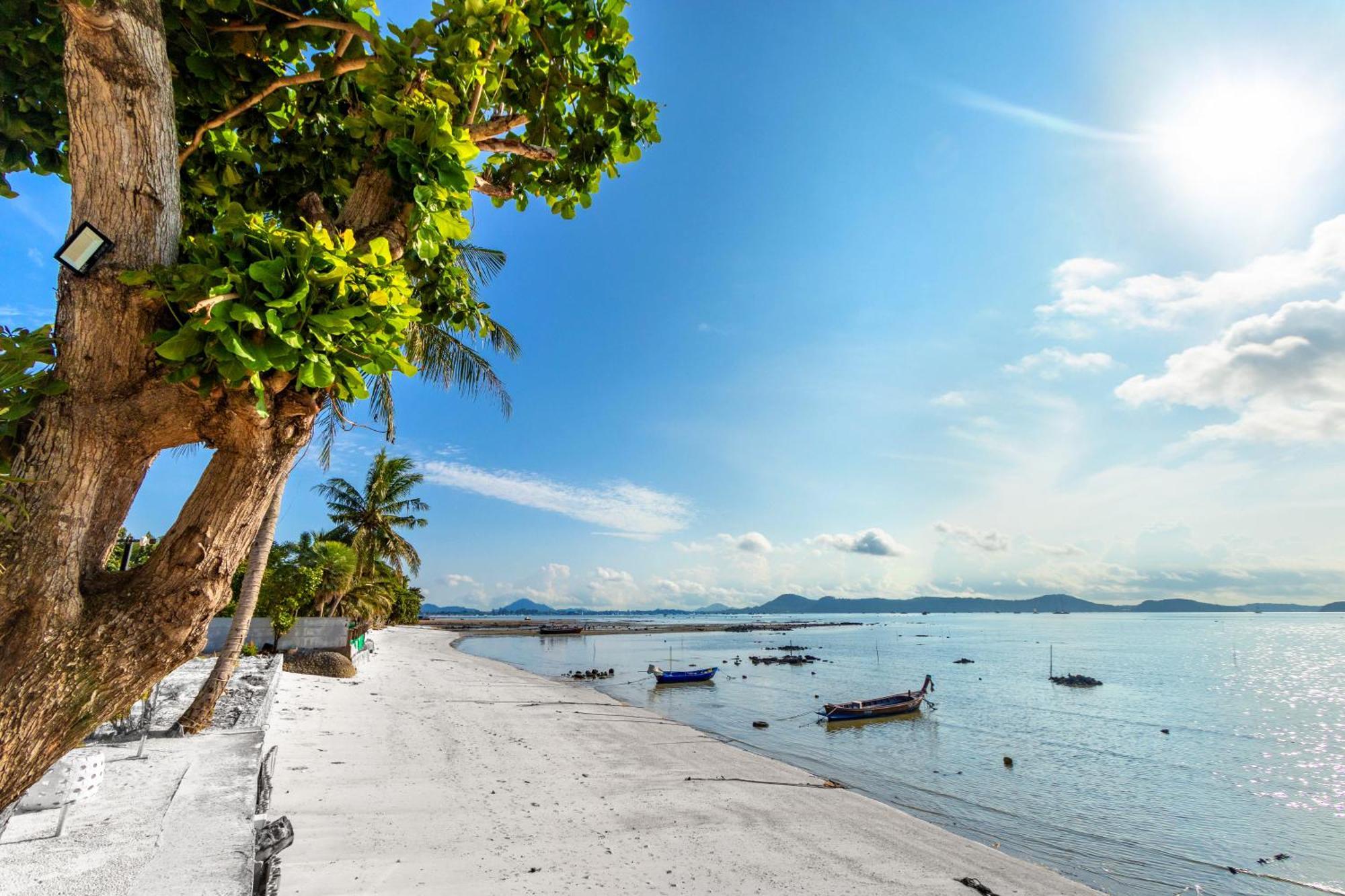 【beach Front】海景沙滩别墅，私人泳池，免费早餐，女佣每日清洁，生活方便交通便利 B