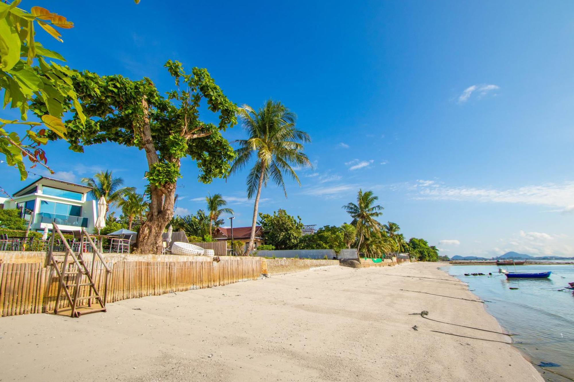 Vila 【beach Front】海景沙滩别墅，私人泳池，免费早餐，女佣每日清洁，生活方便交通便利
