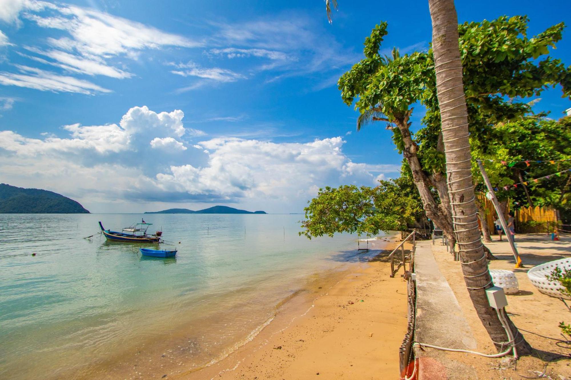 Vila 【beach Front】海景沙滩别墅，私人泳池，免费早餐，女佣每日清洁，生活方便交通便利