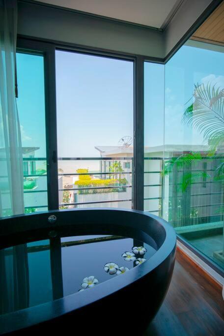 Eva Sea View Four