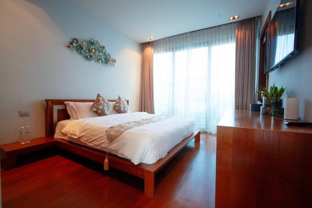 Eva Sea View Four