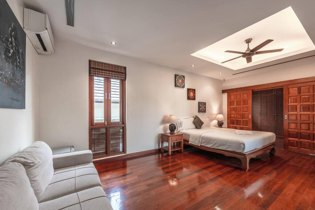 Luxurious 5-bedroom , 24 Hour Security , Jacuzzi ! V45 *
