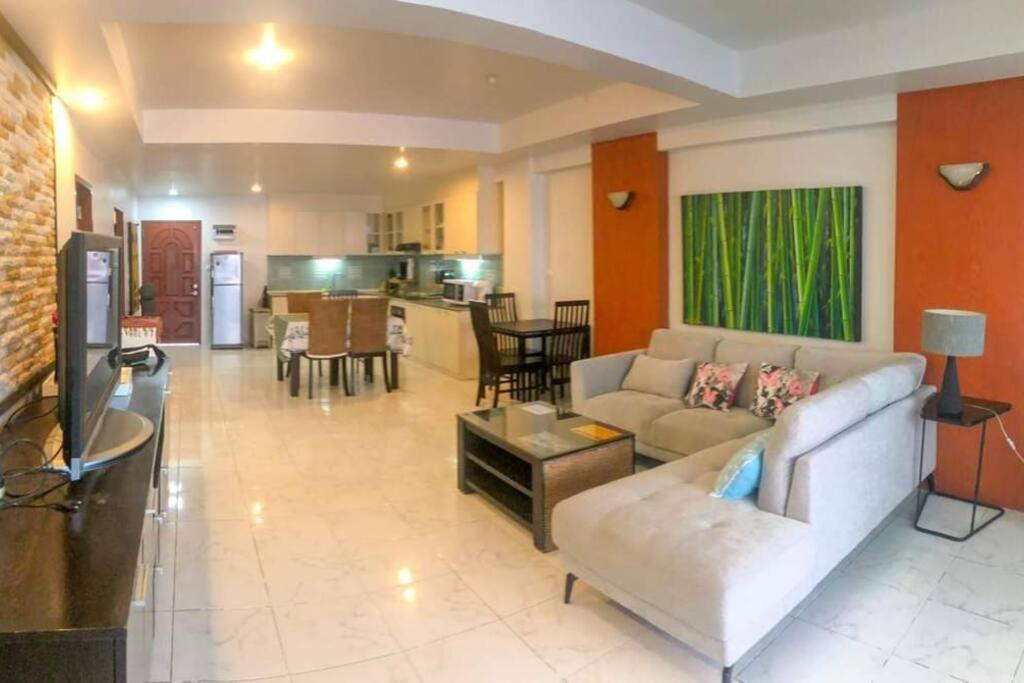 Apartment 2 Bedroom Apartment, Location, *