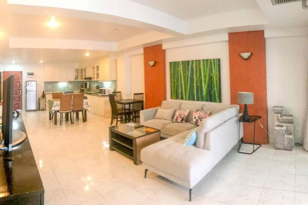 2 Bedroom Apartment, Location,