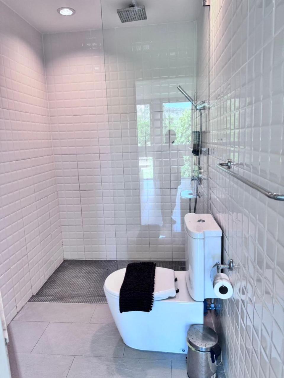 4 Bedrooms & Bathroom For Up To 12 Guests 7kms To Patong At The Fairways Golf Phuket