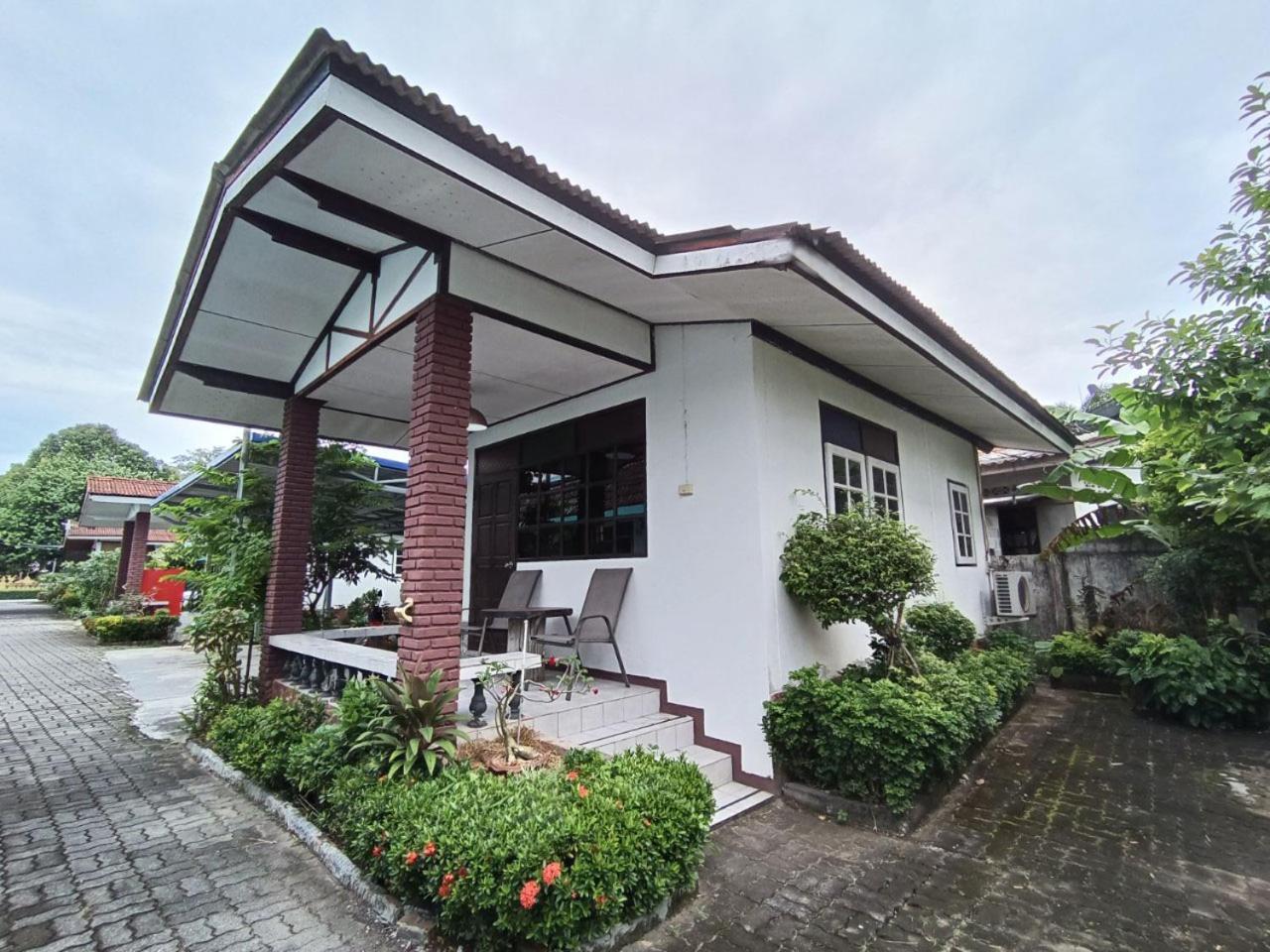 The Naiyanghouse Hotel Nai Yang Beach