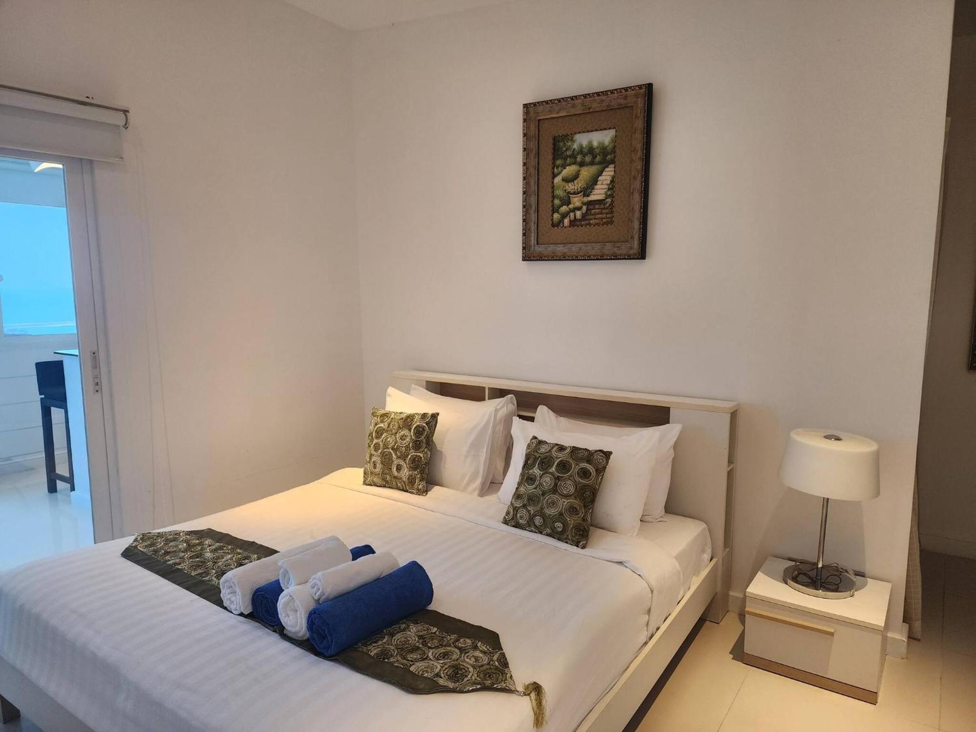 A2-stunning Seaview 4brs3baths Duplex Karon *