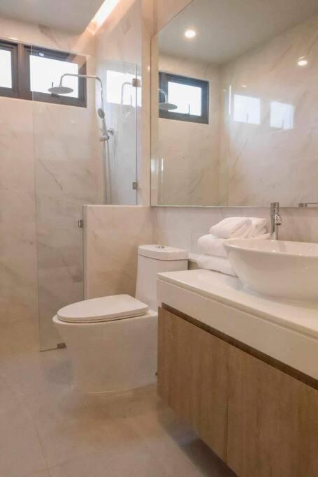 Bangtao Modern Luxury 3-bd Near Laguna Park Vila