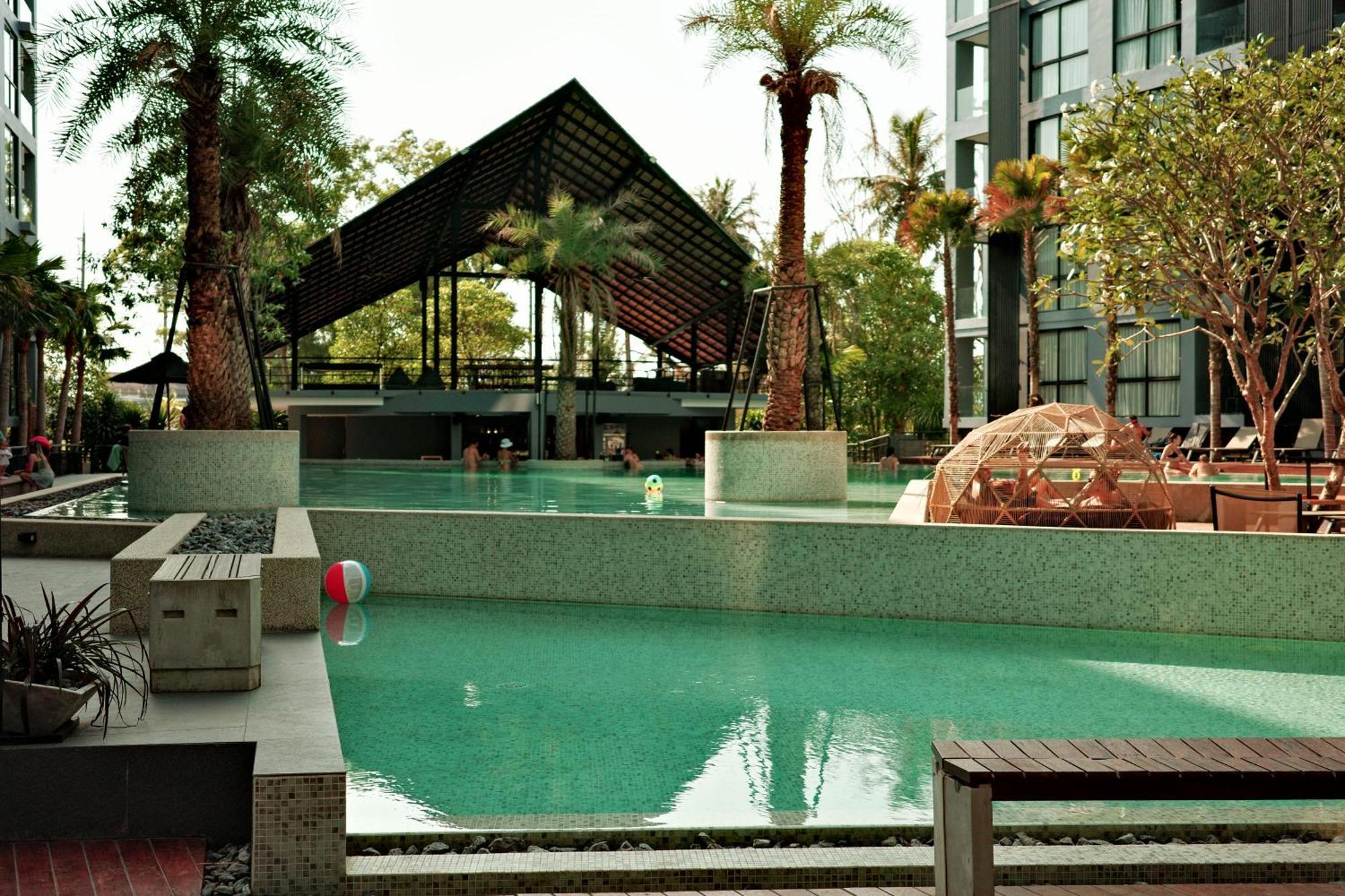 Sabay N303 With Scenic Pool View Surrounded By Palm Trees In Citygate Kamala Apartment
