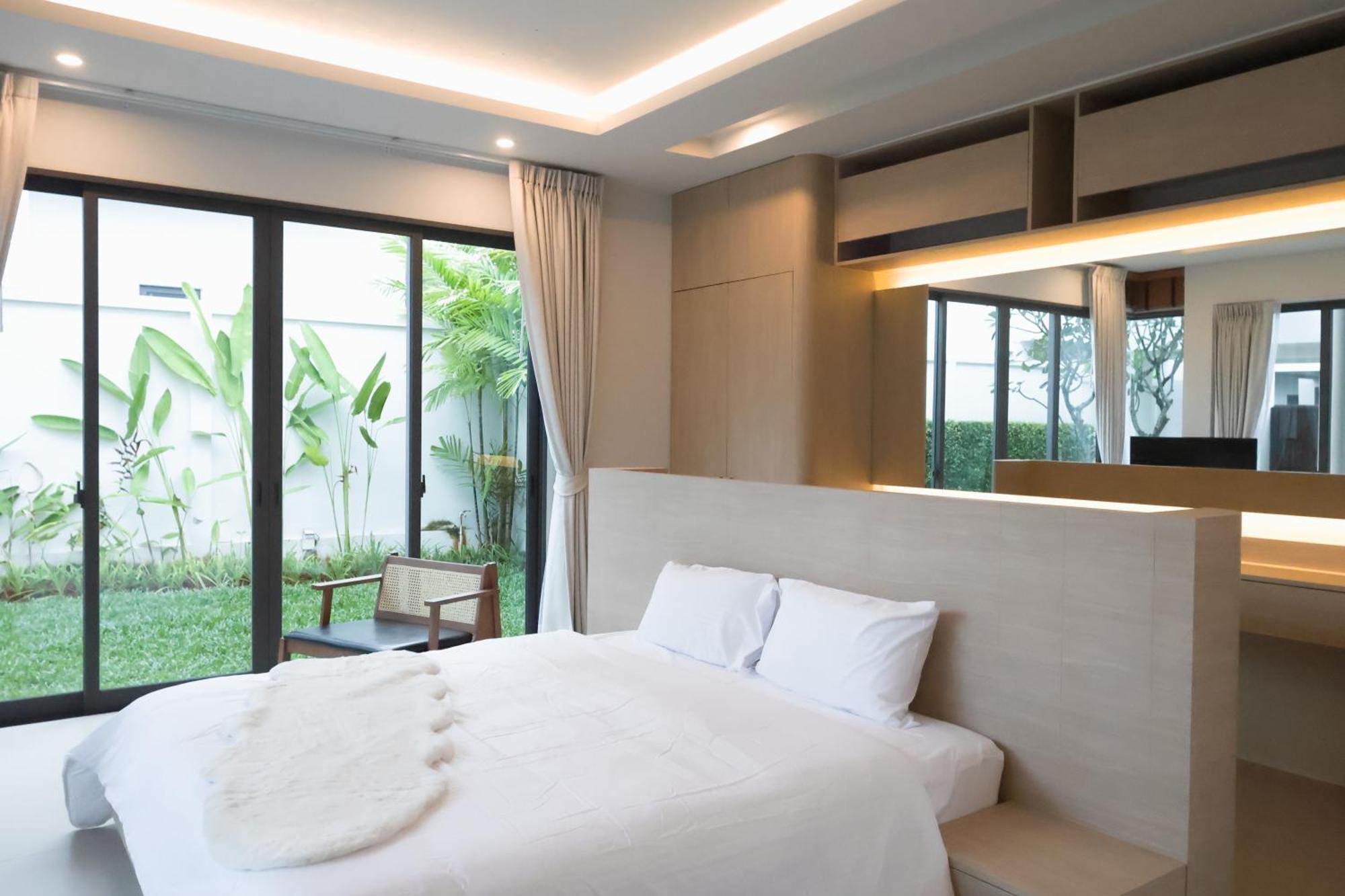 Bangtao Modern Luxury 3-bd Near Laguna Park *