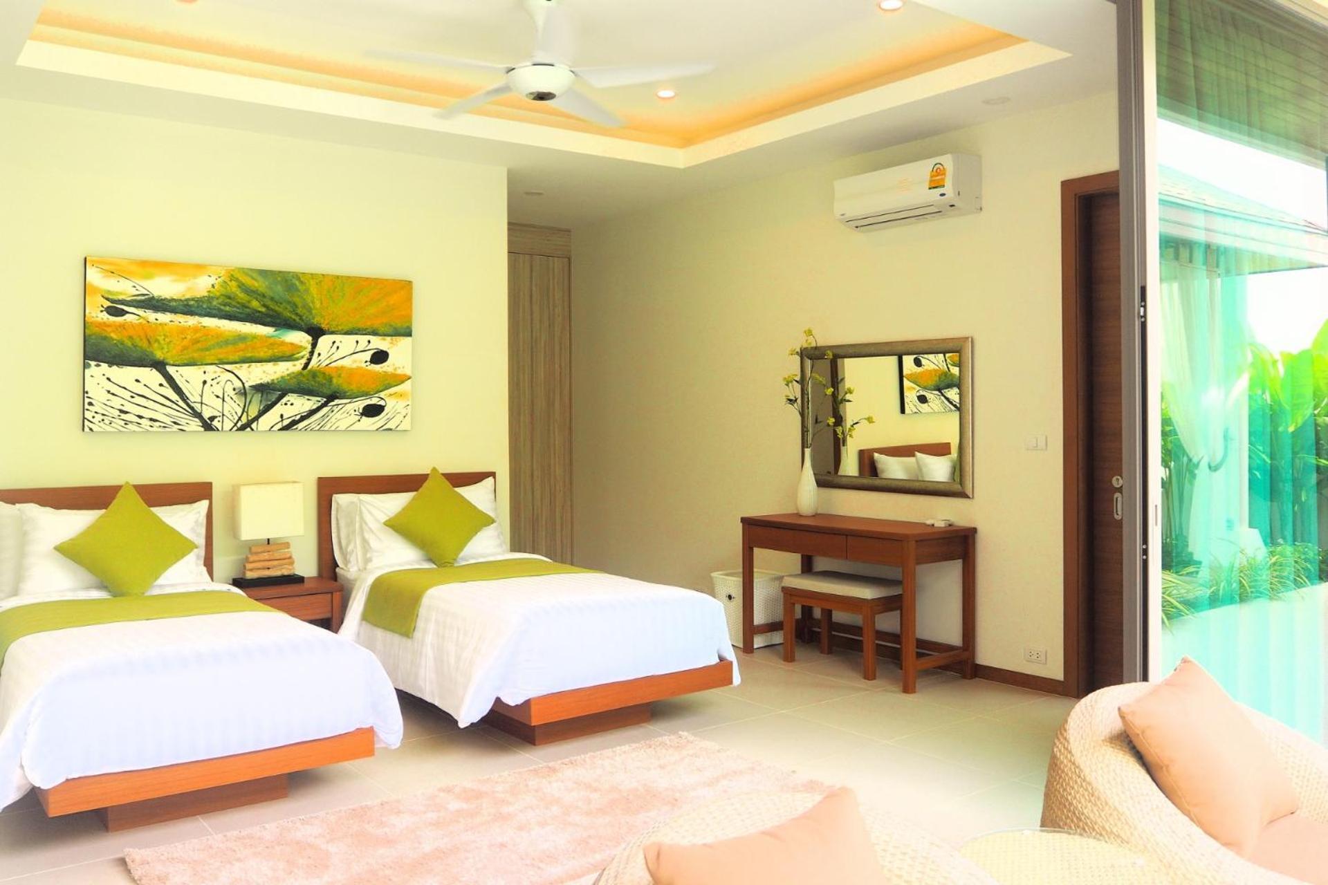 4 Bedrooms Private Pool Near *