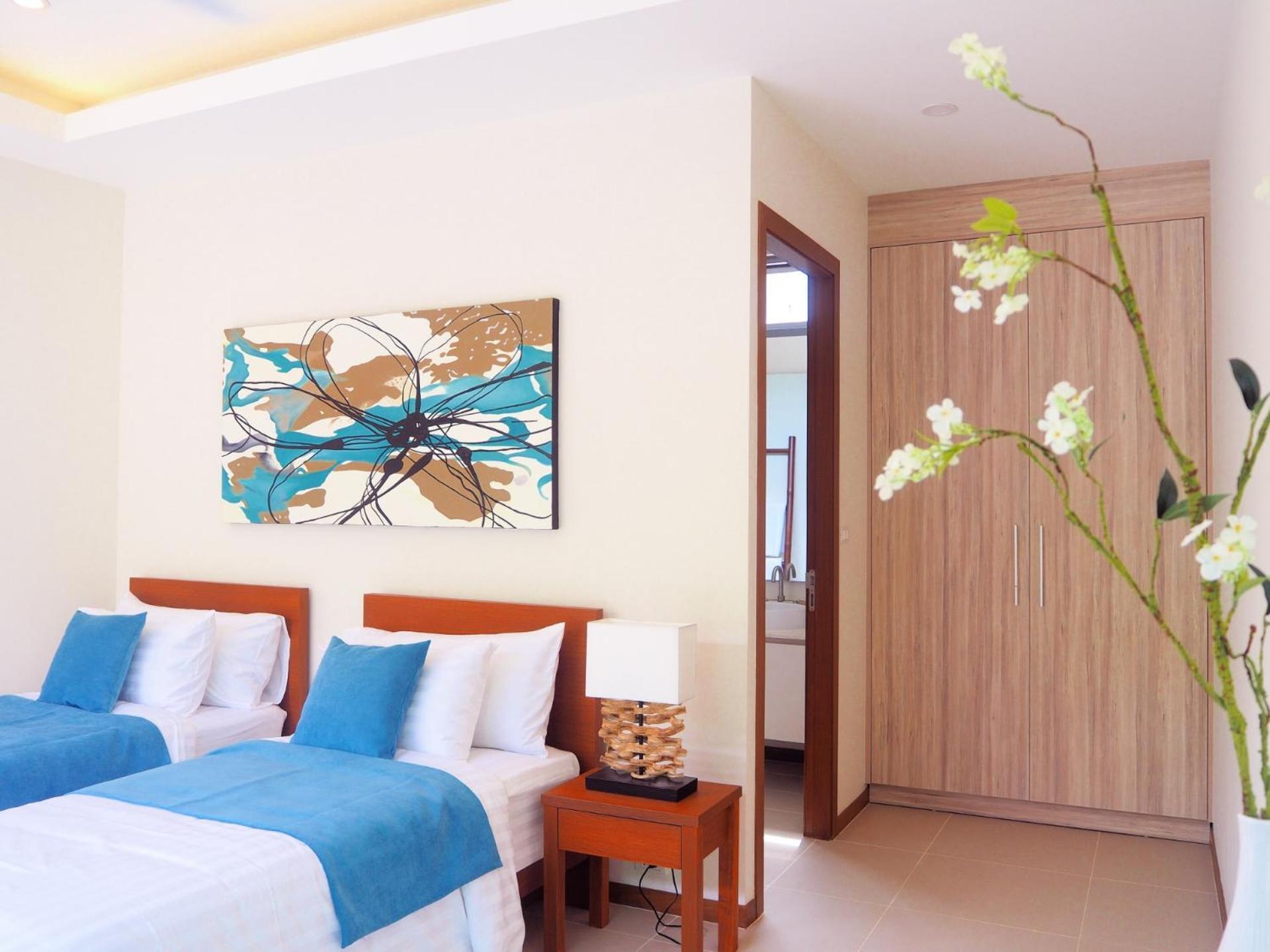 4 Bedrooms Private Pool Near *