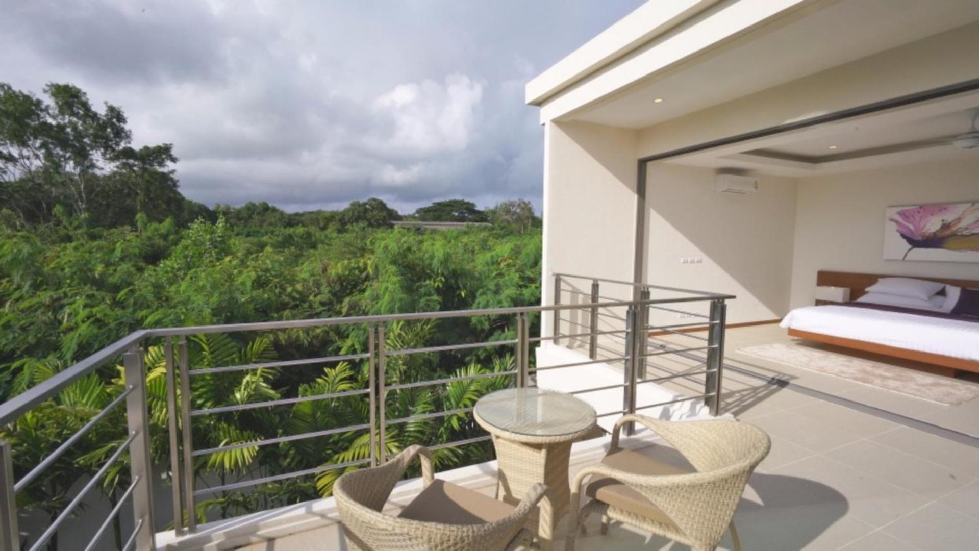 4 Bedrooms Private Pool Near