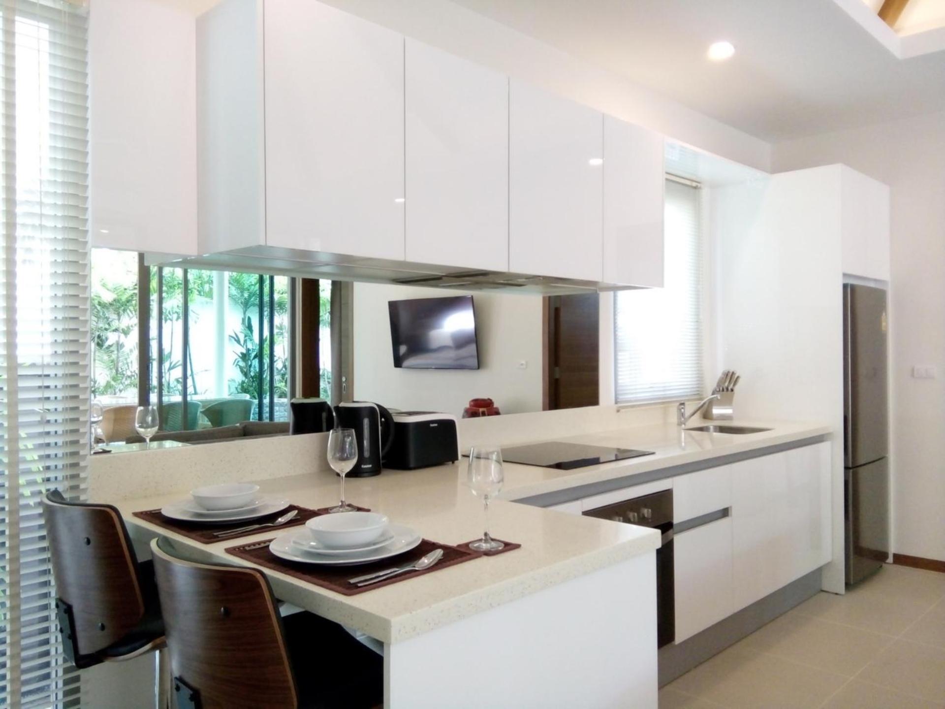 4 Bedrooms Private Pool Near
