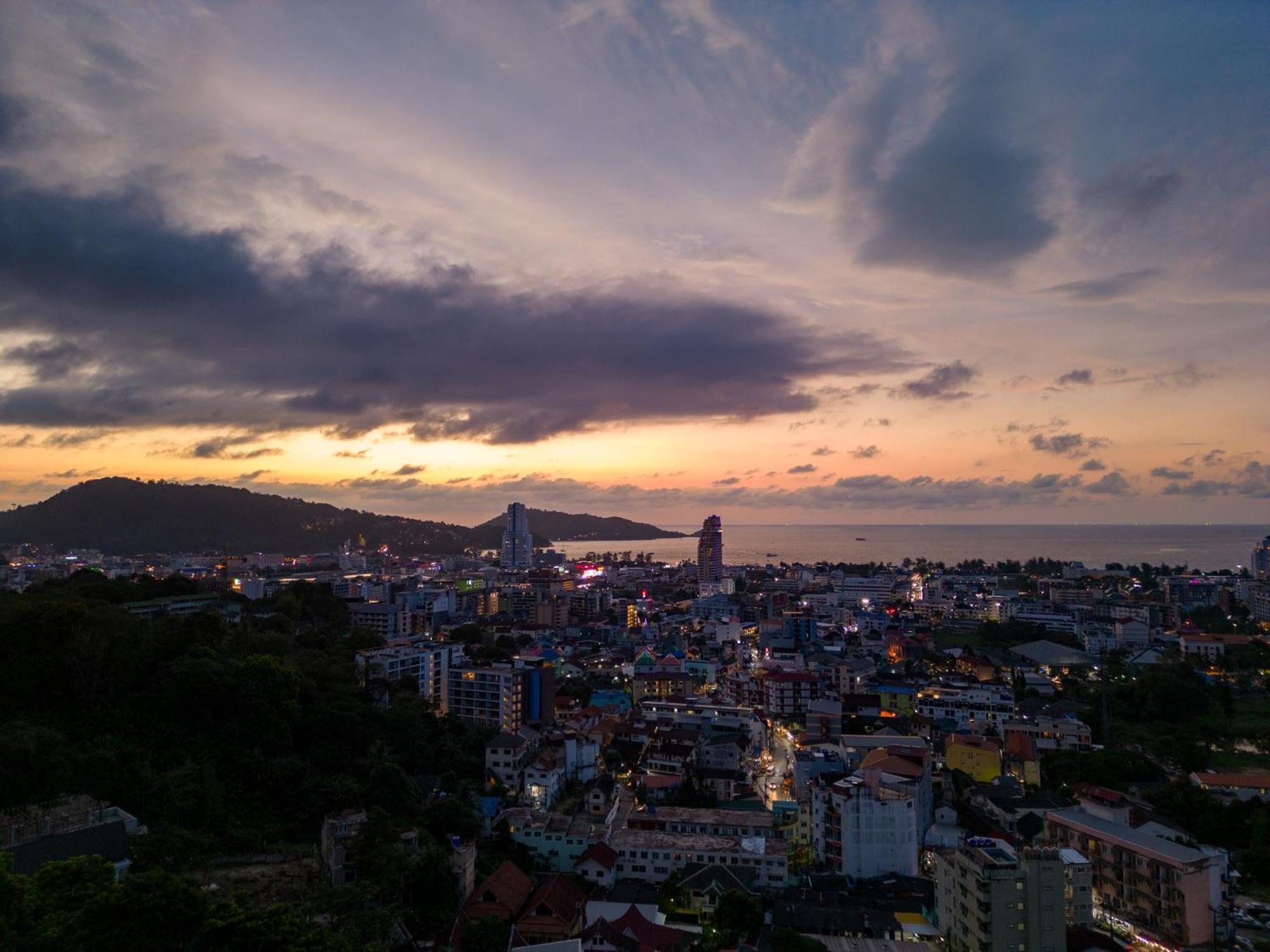 私人泳池 芭东海景 绝美落日 四卧别墅 Villa *