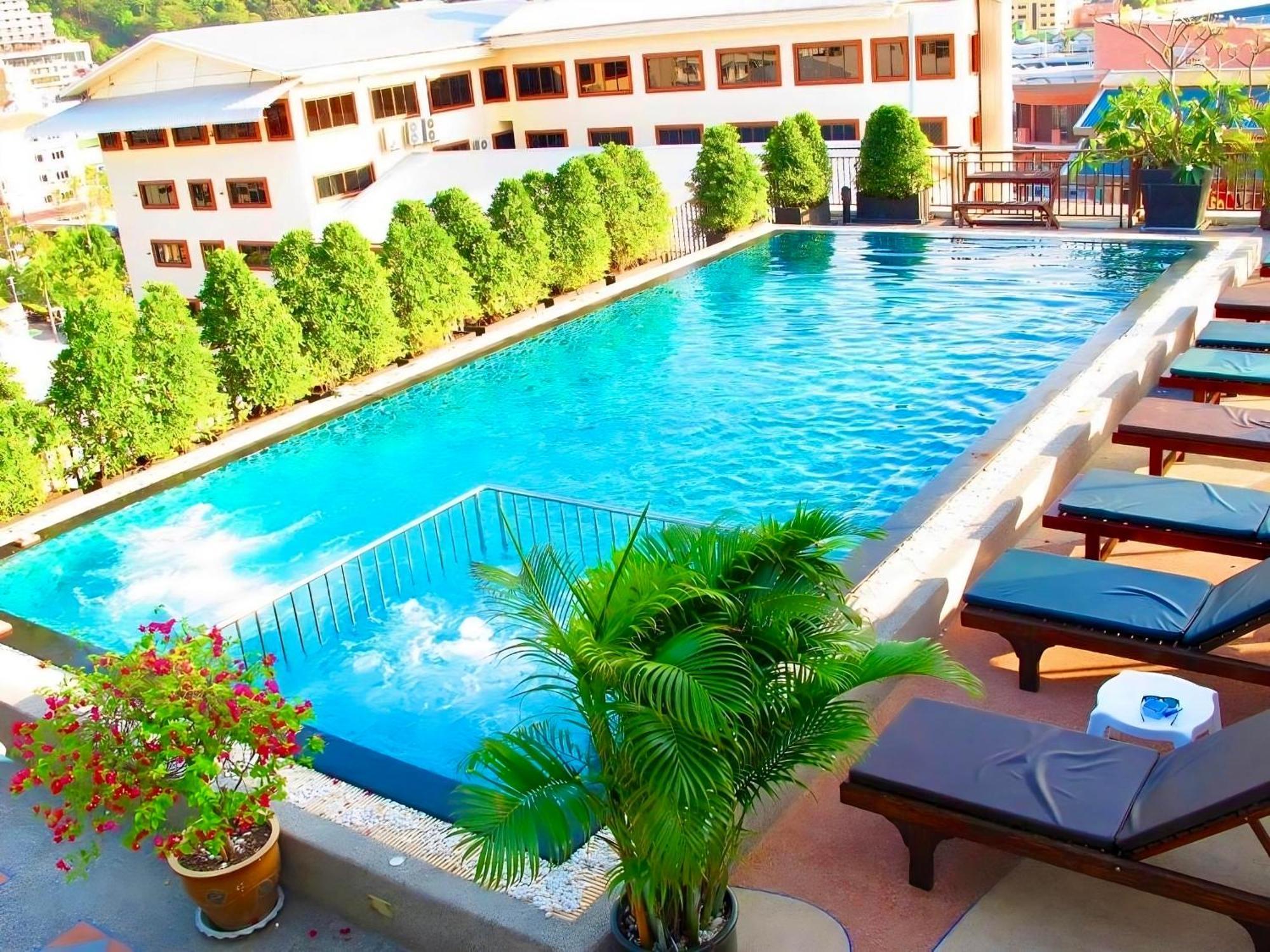 Hotel 77 & 3*