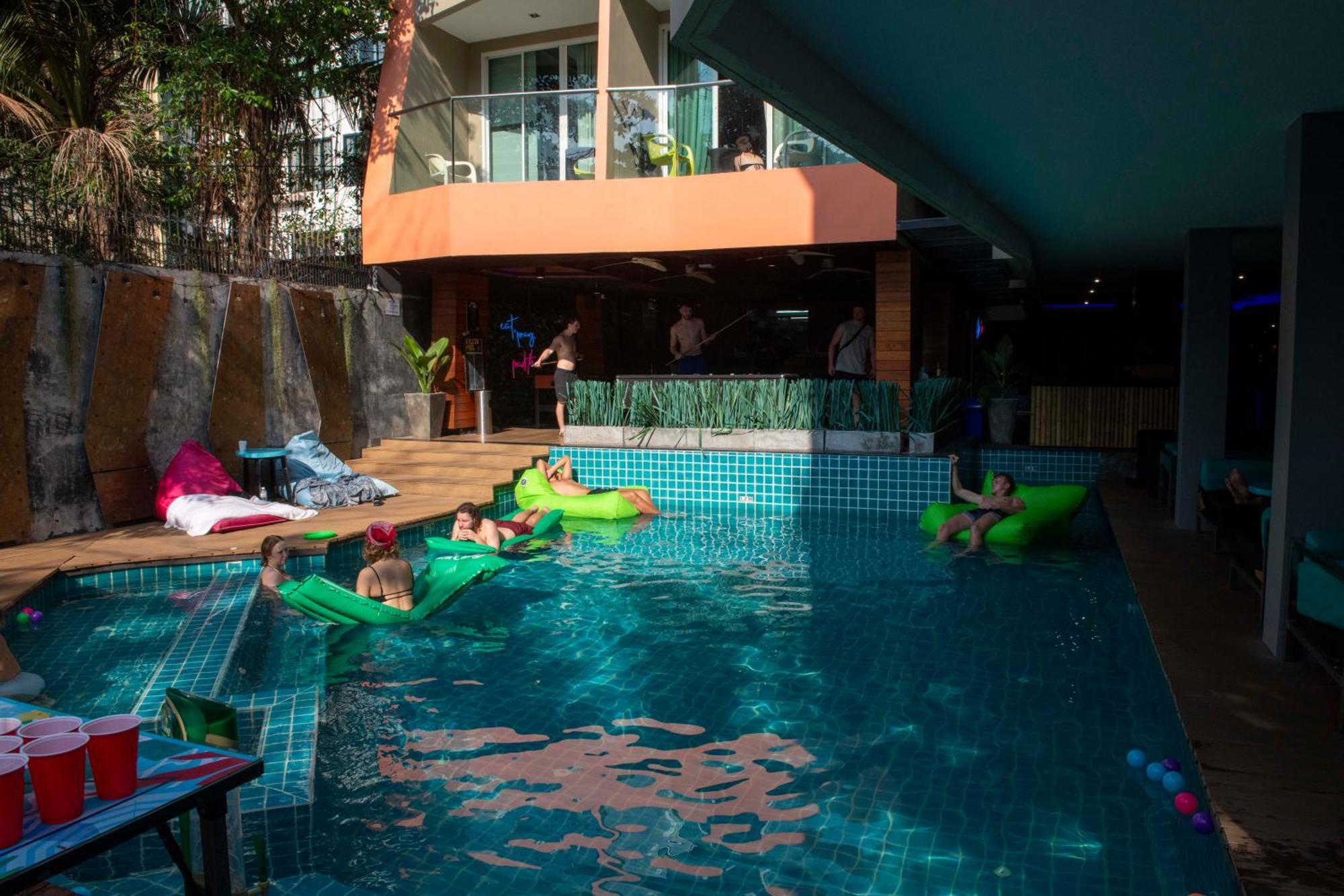 Hostel Mad Monkey Phuket Patong