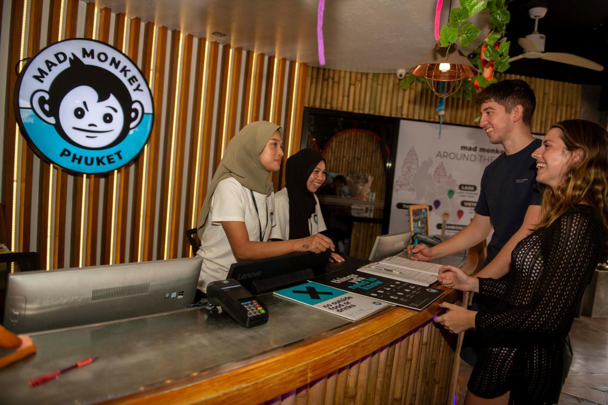 Mad Monkey Phuket * Patong