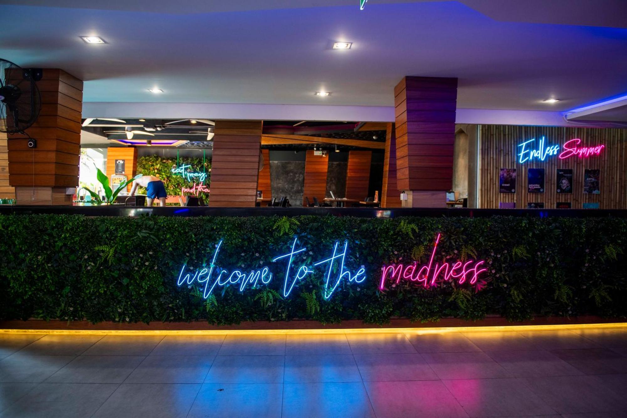 Mad Monkey Phuket * Patong