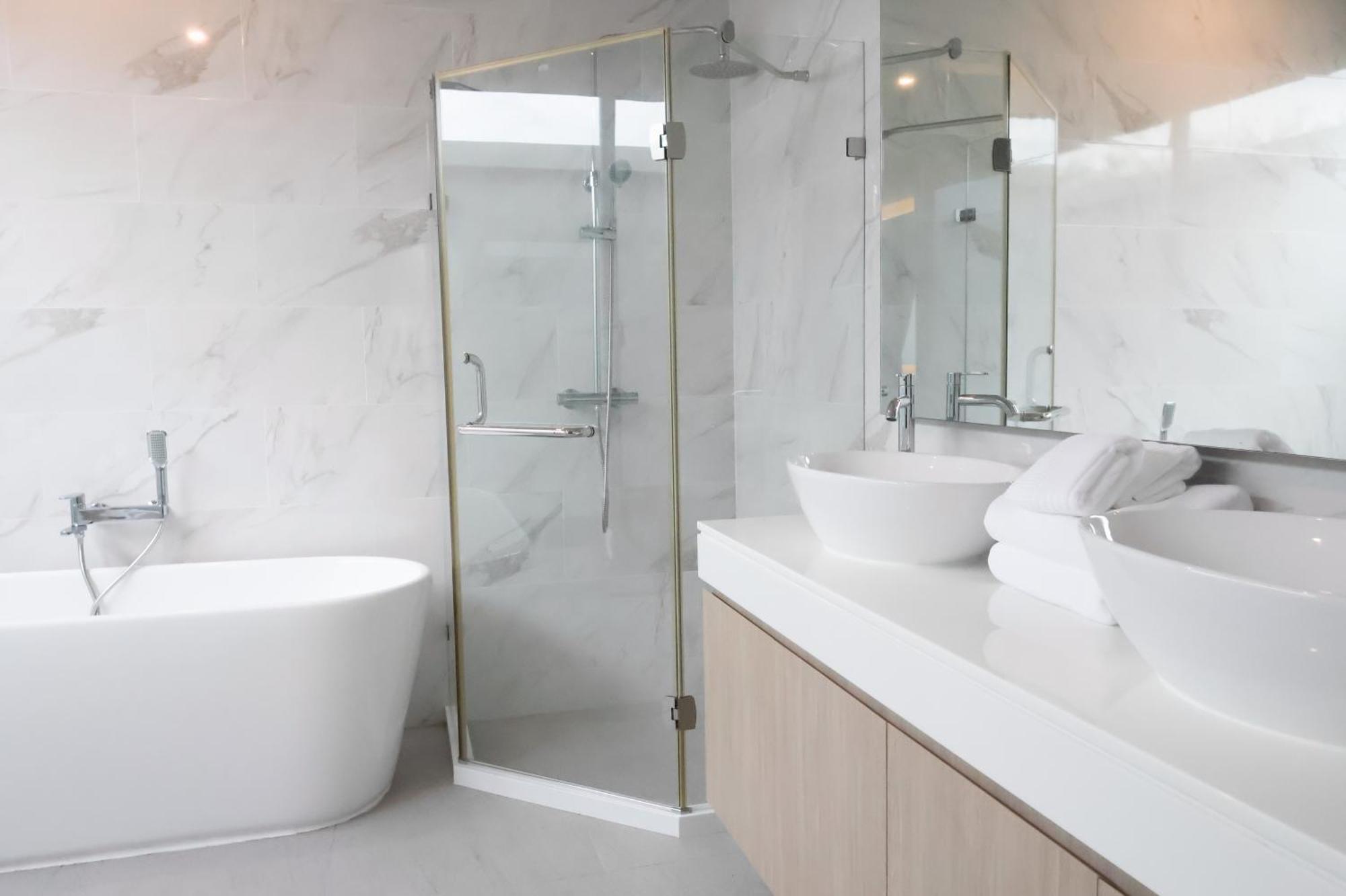 Villa Bangtao Modern Luxury 3-bd Near Laguna Park Phuket