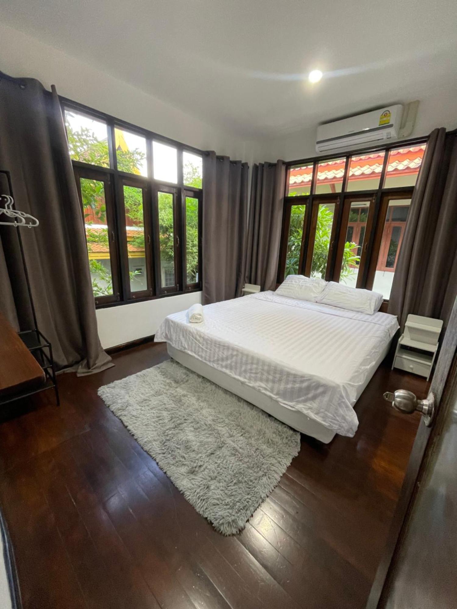 Aisawan Villa