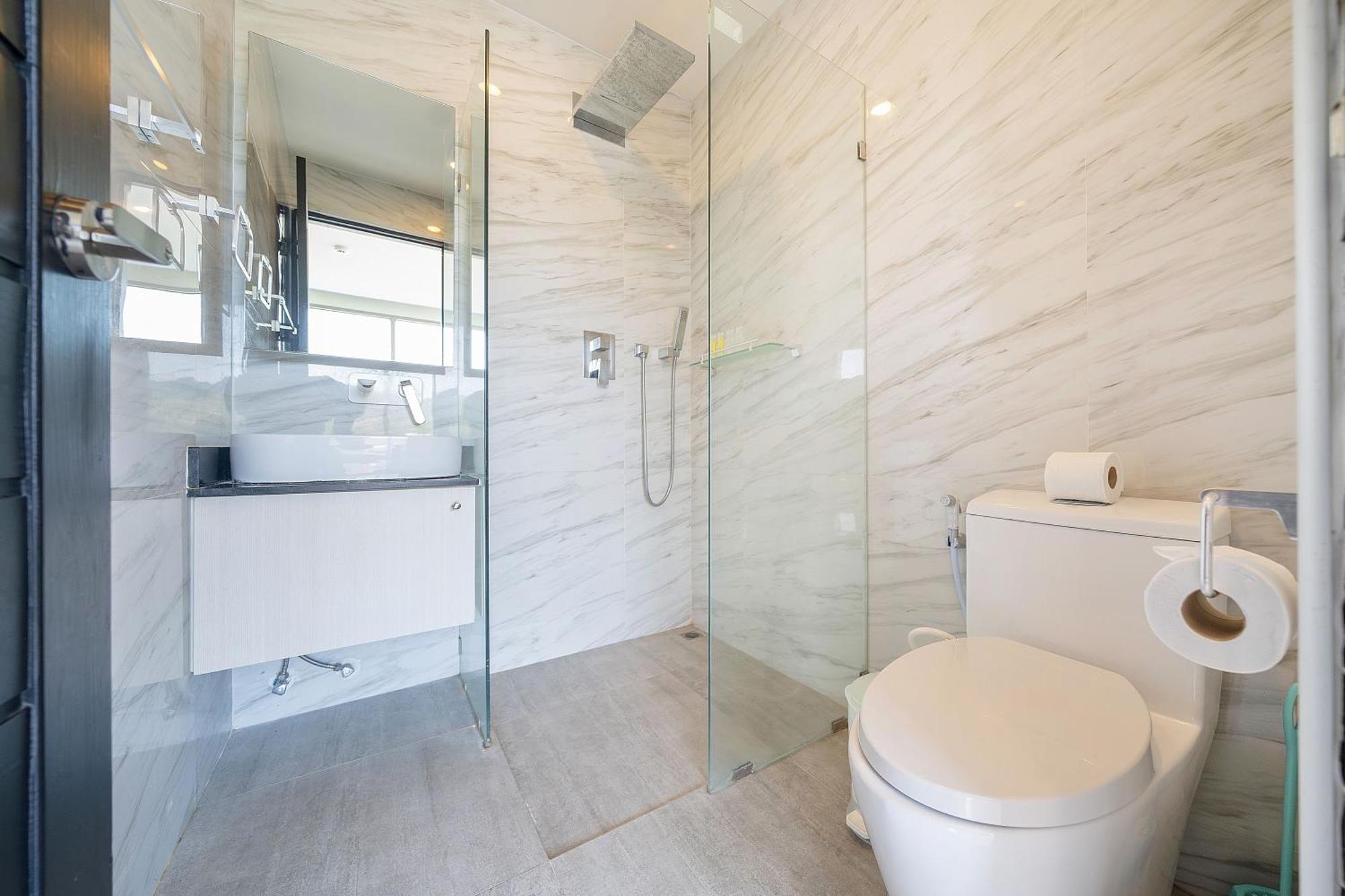 Sea View 2br Oceana C35, Just 5 Min Walk To