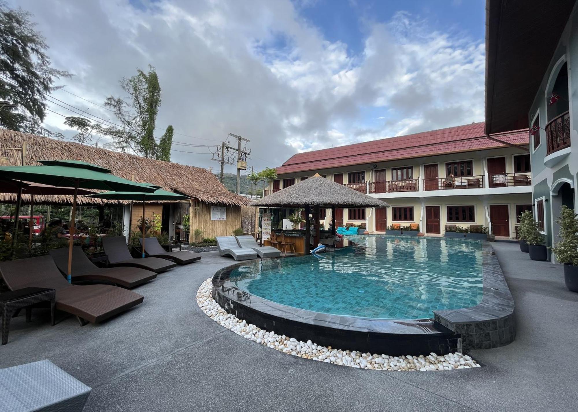 Ginis Hotel