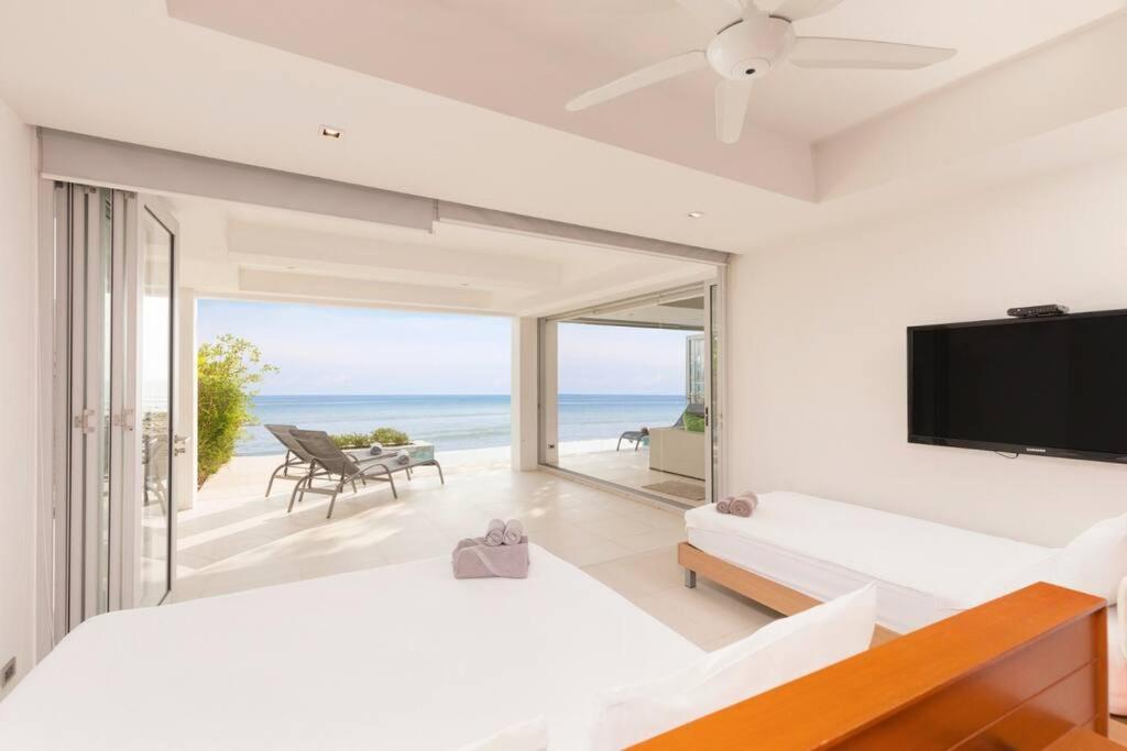 Holiday home 19 - Beachfront Haven *