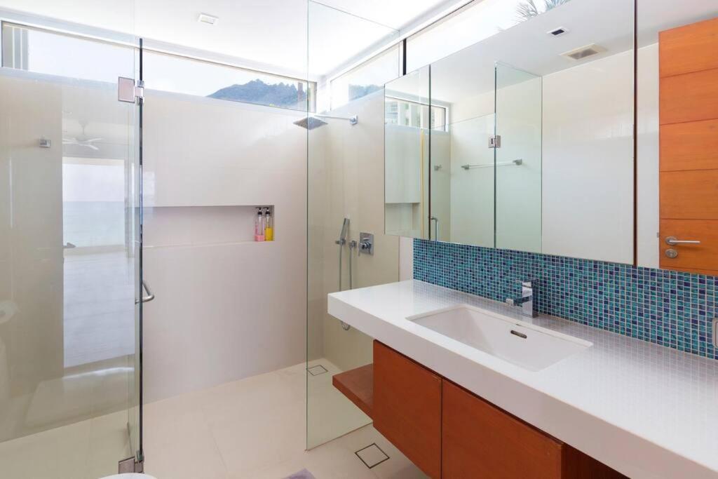19 - Beachfront Haven Holiday home *