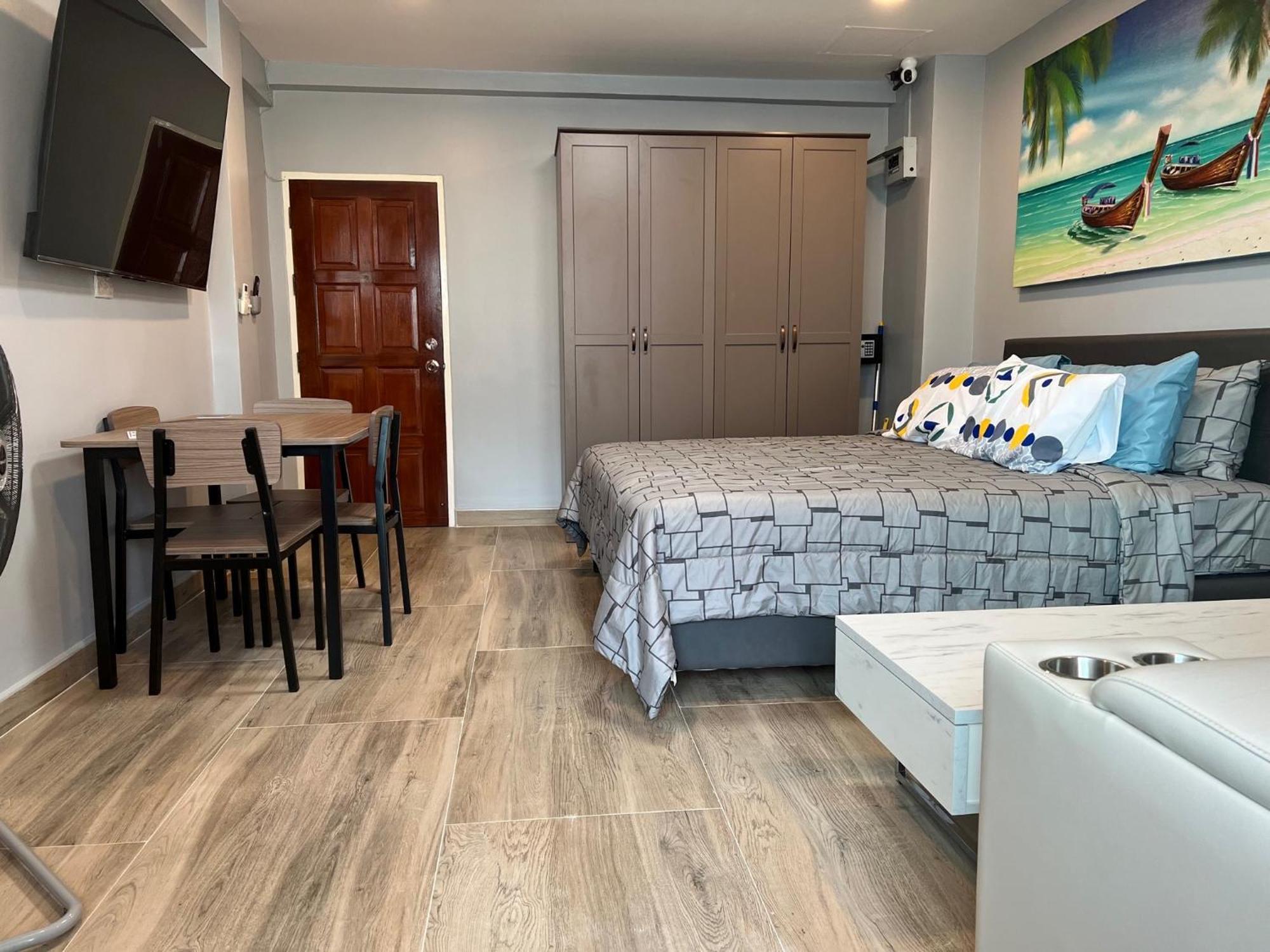 - 28 Sqm - Kitchen, Private Bathroom, Seating Area, 65