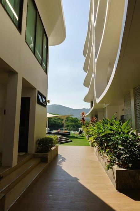 Luxury Next To