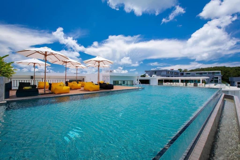 Luxury Next To