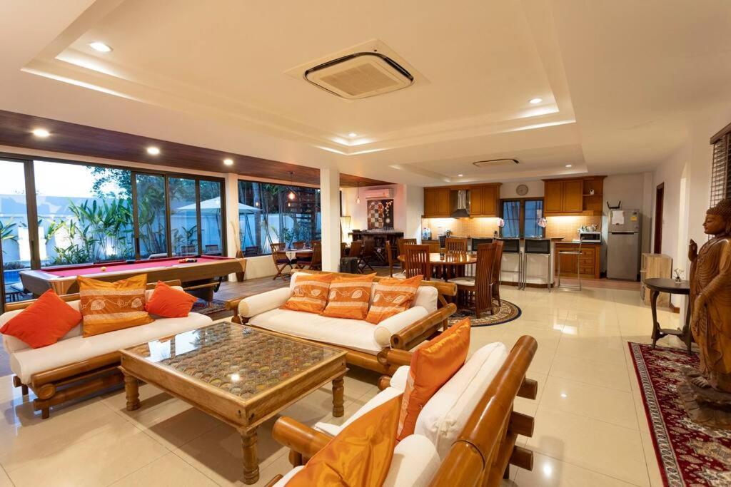 Coconut Palms Huge Swimming Pool And Pool Table V136 Rawai