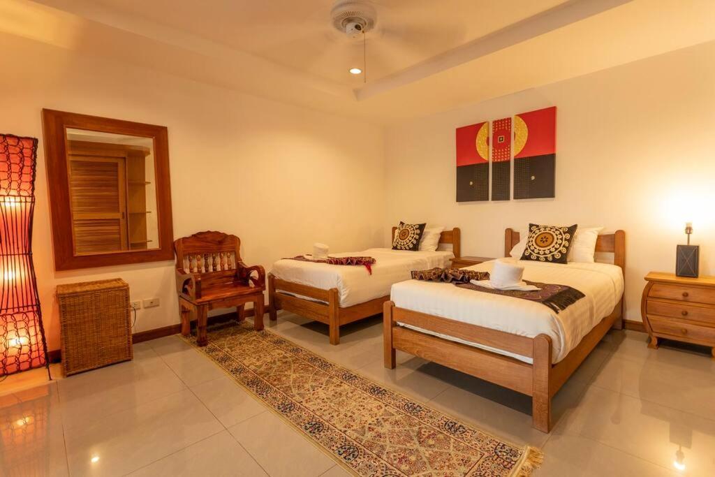 Coconut Palms Huge Swimming Pool And Pool Table V136 Rawai