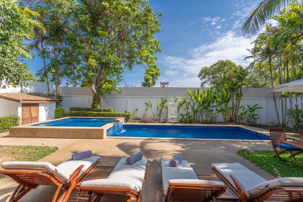 Coconut Palms Huge Swimming Pool And Pool Table V136 Villa *