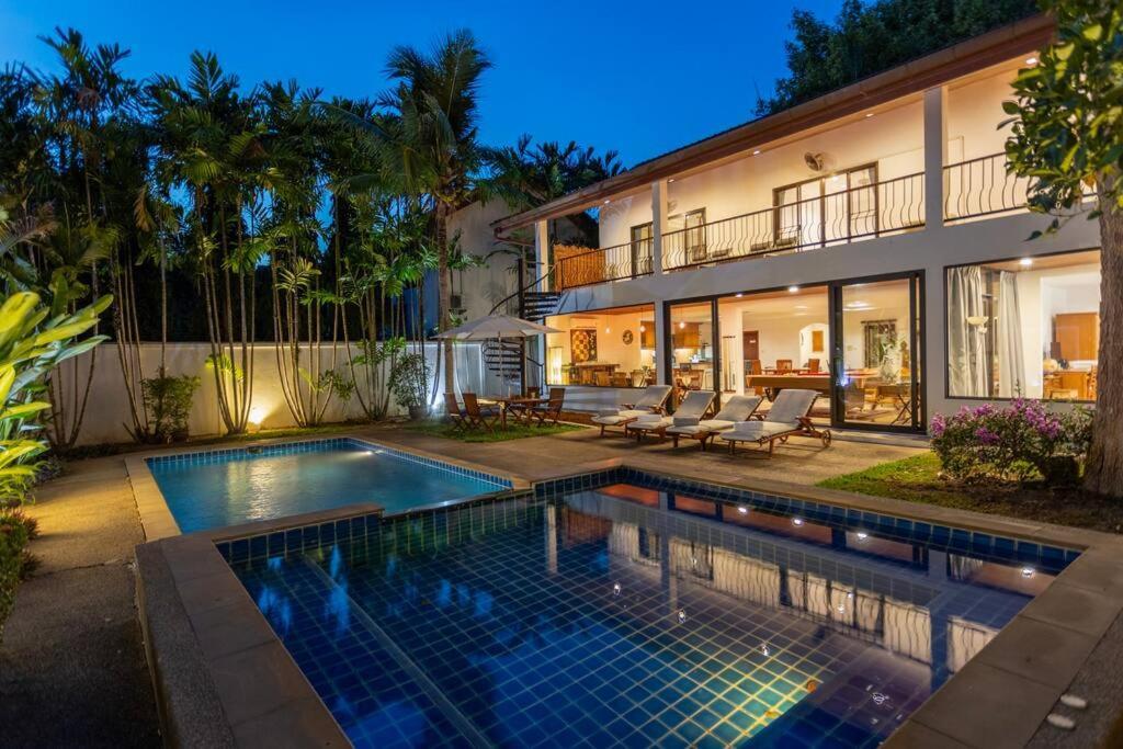 Coconut Palms Huge Swimming Pool And Pool Table V136 Villa Rawai