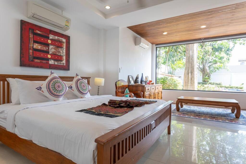 Coconut Palms Huge Swimming Pool And Pool Table V136 *