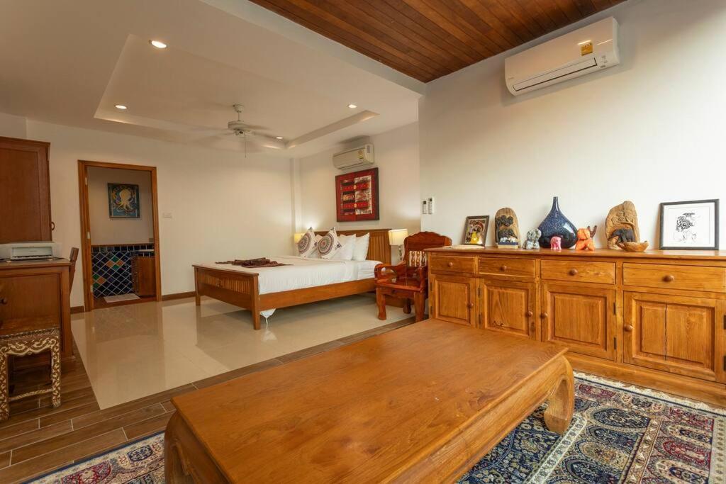 Coconut Palms Huge Swimming Pool And Pool Table V136 Villa *