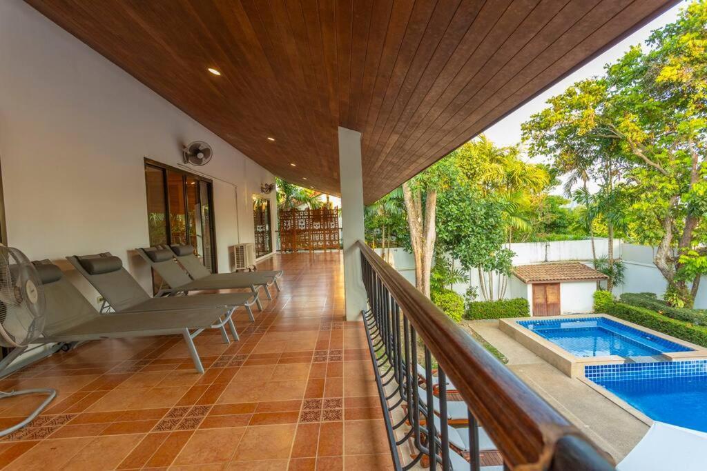 Villa Coconut Palms Huge Swimming Pool And Pool Table V136