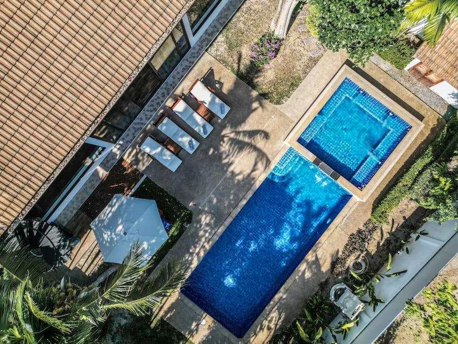 Villa Coconut Palms Huge Swimming Pool And Pool Table V136 *