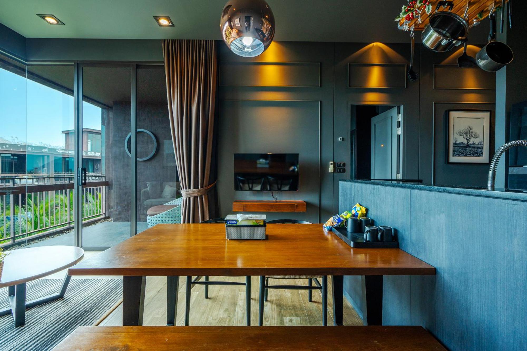 Apartment Saturdays By Jjm *