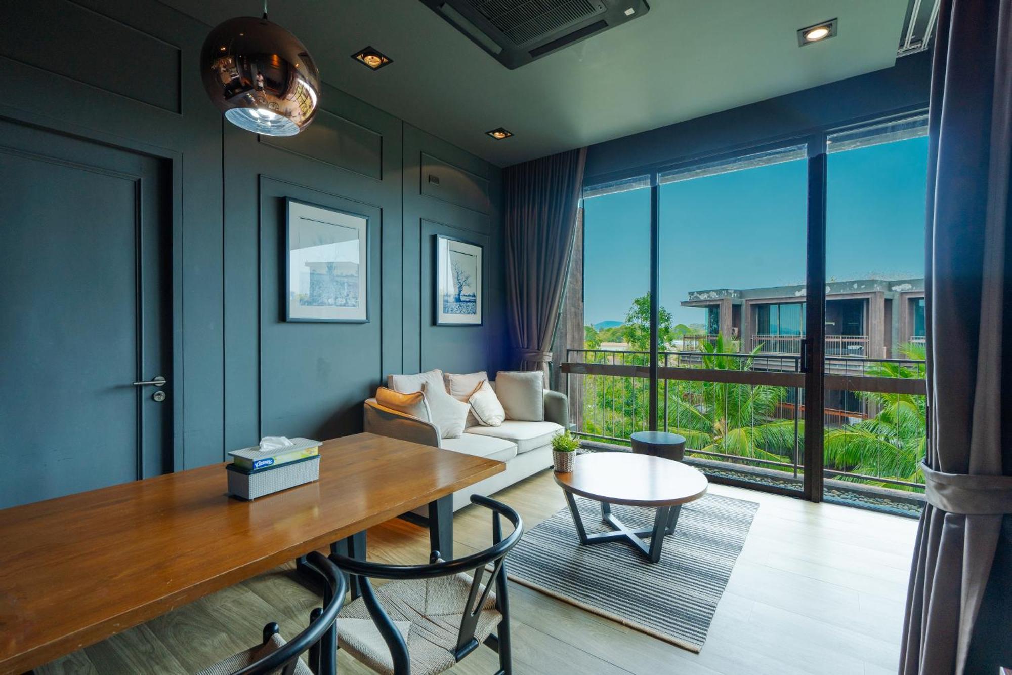 Apartment Saturdays By Jjm *