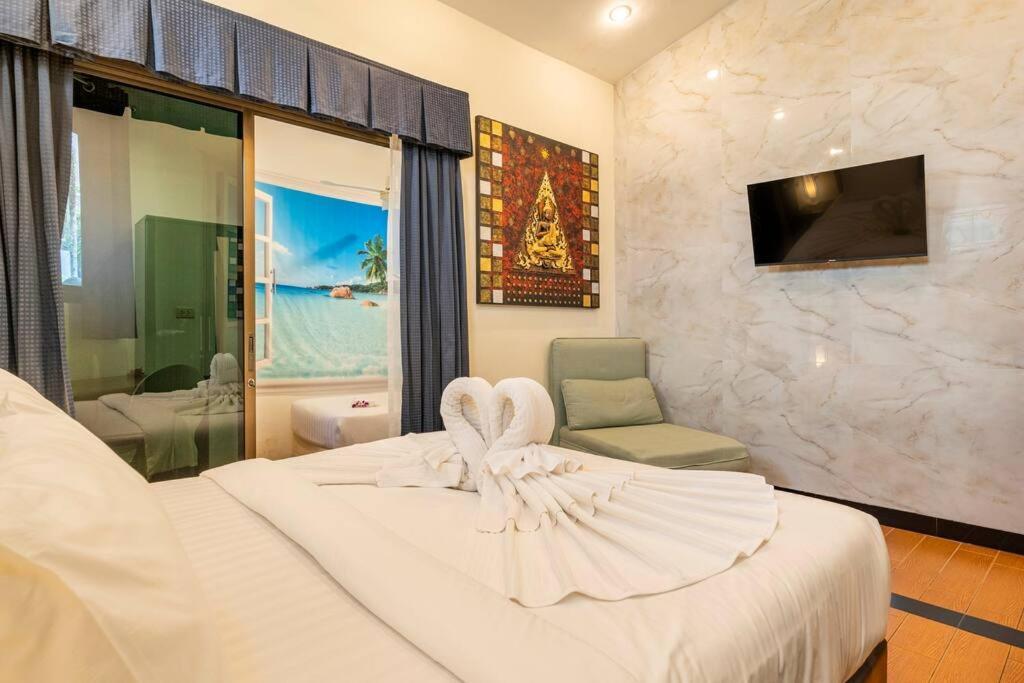 4-5 Bedroom At Beach, Pool *
