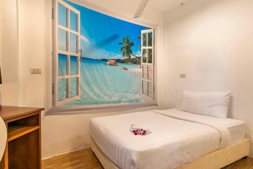 4-5 Bedroom At Beach, Pool Holiday home *