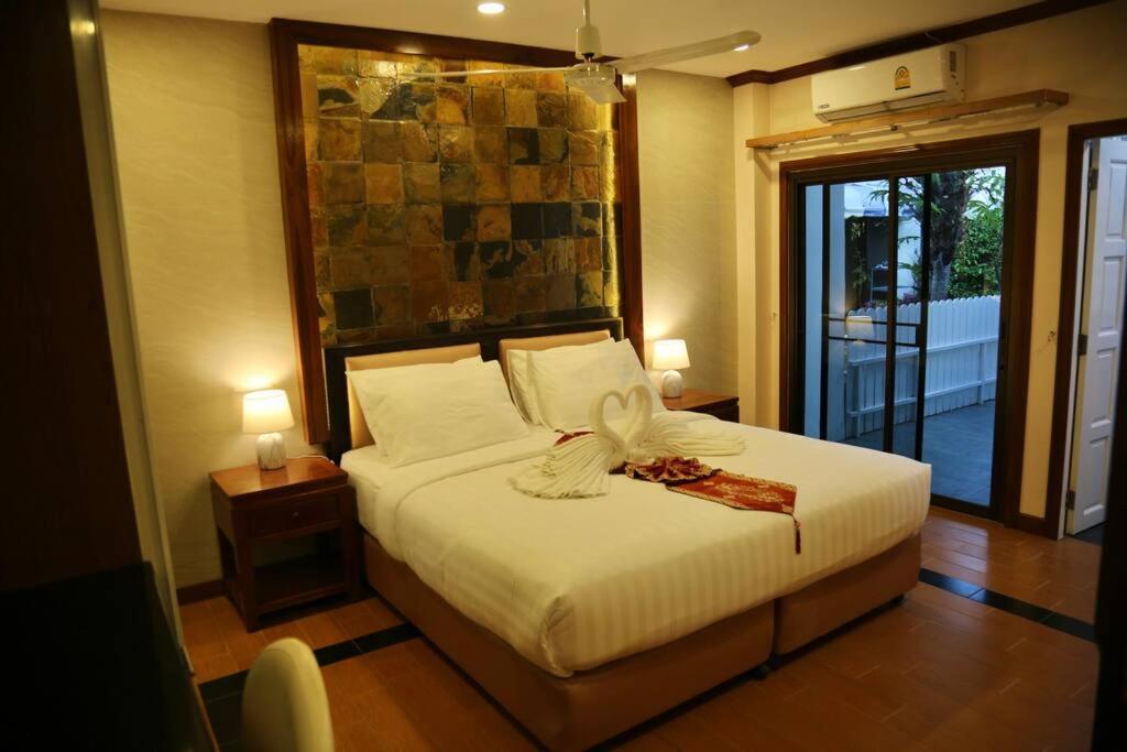 4-5 Bedroom At Beach, Pool *