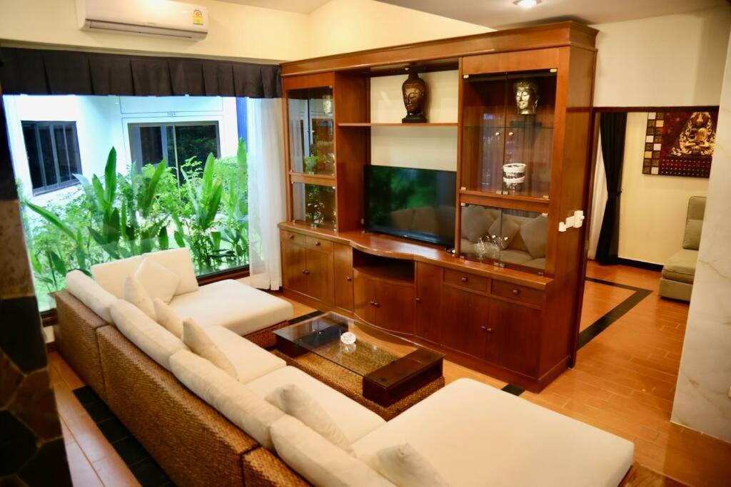 4-5 Bedroom At Beach, Pool Holiday home Kamala Beach